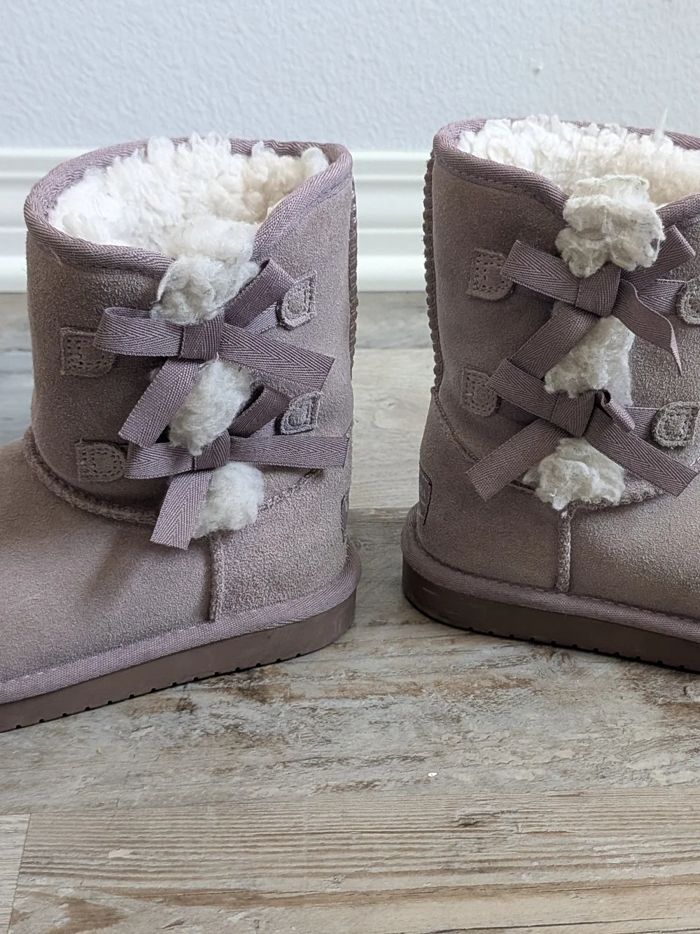 Koolaburra Girl's Dusty Purple Shearling Bow Short Boots